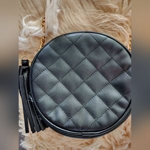 ✨ Chic Forever 21 Black Quilted Vegan Leather Bag ✨